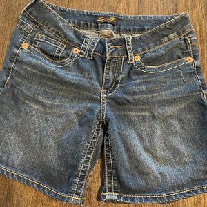 JEAN SHORT - SIZE 6
